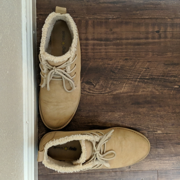 Suede winter booties in neutral beige, lined with faux fur - Picture 2 of 4